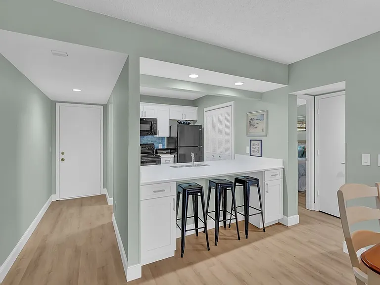 28 Plantation Dr #204 — Photo 15