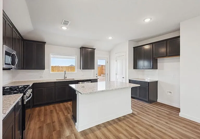 514 Weller Rd — Photo 6
