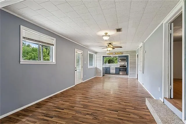 4 bed, 4.0 bath, 3048 sqft, $1,500 — Photo 3
