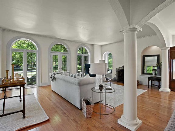 3rd image of 5137 N Cumberland Blvd #5139
