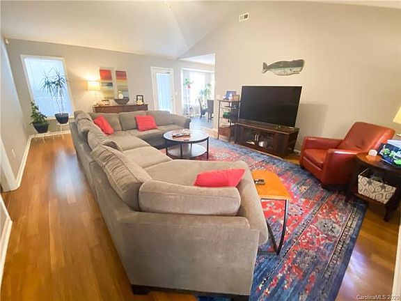 4th image of 102 Lawson Ct