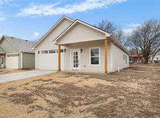900 Chestnut St, Osawatomie, KS 66064