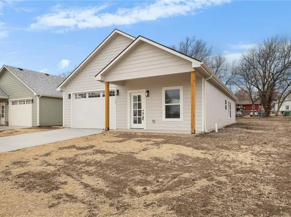 900 Chestnut St, Osawatomie, KS 66064