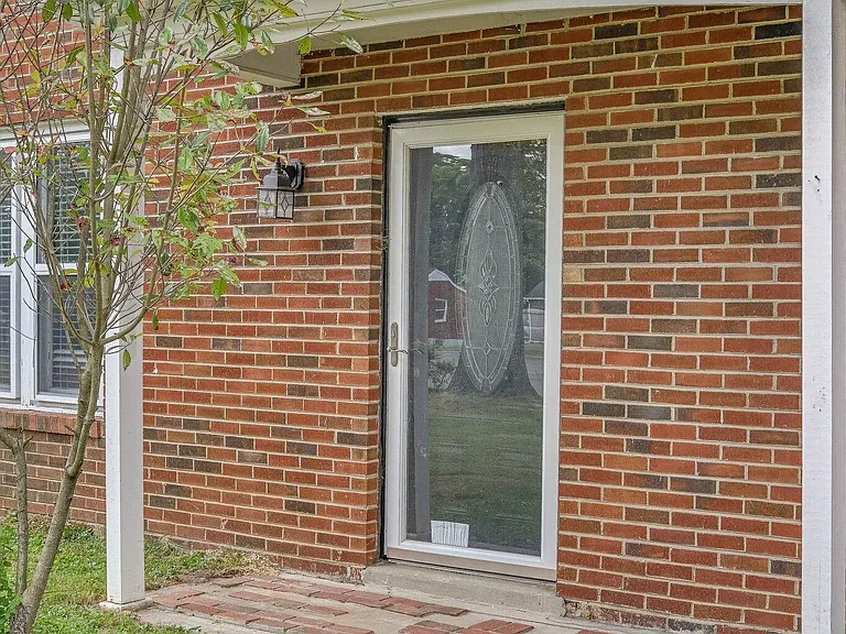 655 Harding Pl — Photo 5