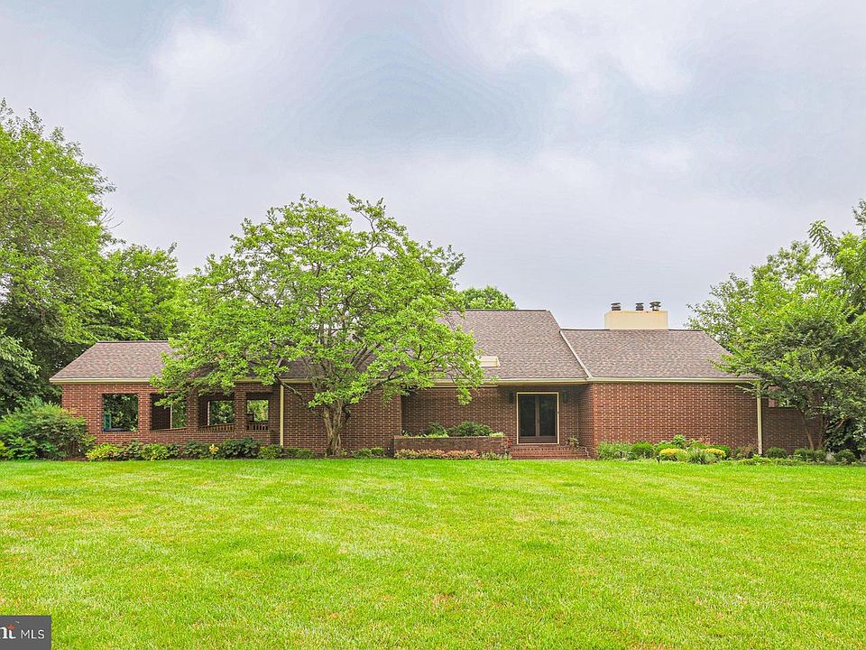 1st image of 3409 Labyrinth Rd
