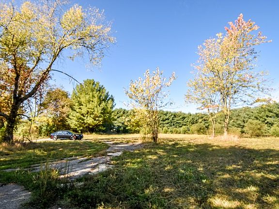 3rd image of 7751 N Wildrose Ct