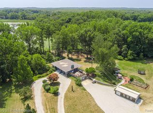 9561 Ute Pointe Dr, Clarkston, MI 48346
