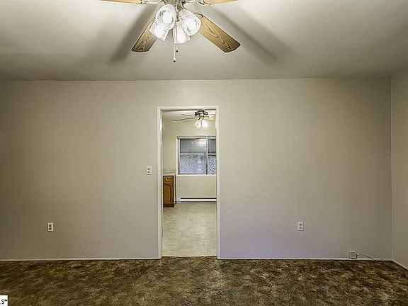 2nd image of 209 Meadors Ave