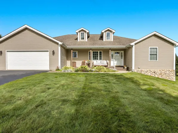 750 Jayrogers Ct, Traverse City, MI 49696