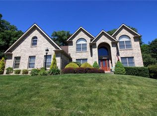 2027 Timbercrest Dr, Greensburg, PA