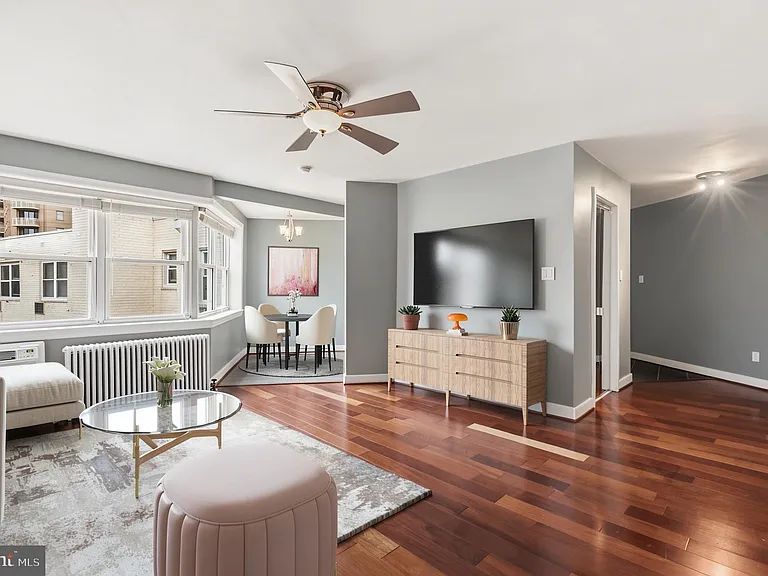 7034 Strathmore St #306 — Photo 4