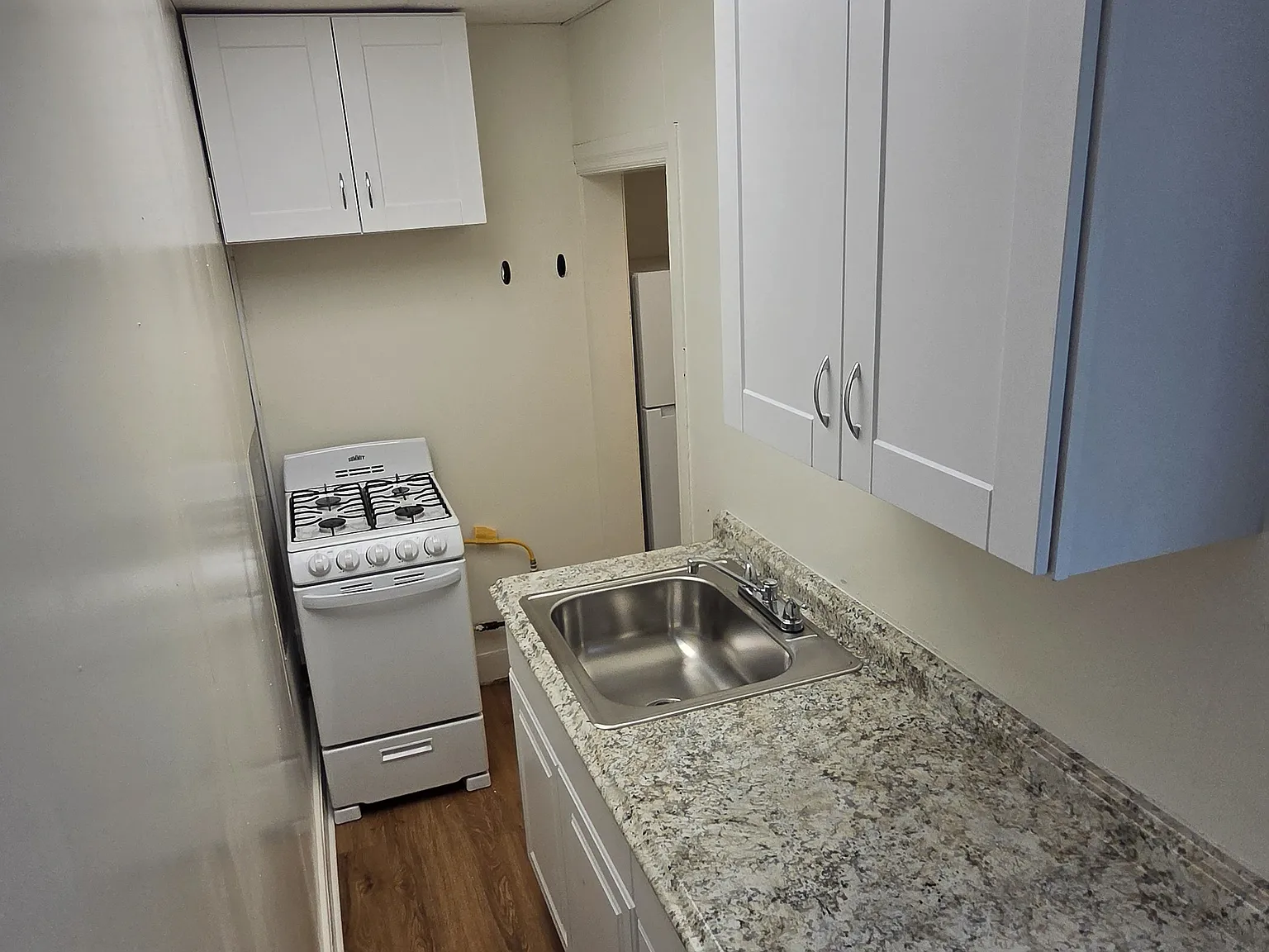 1 bed, 800 sqft, $1,300 — Photo 3