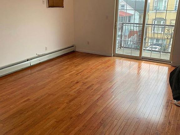 3rd image of 223 Betts Ave