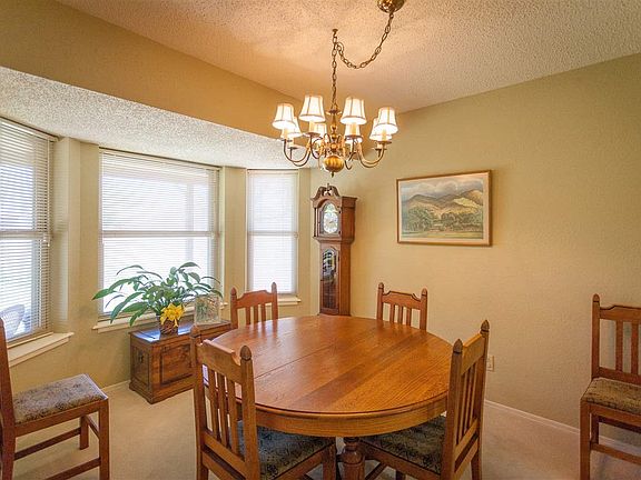 3rd image of 407 Park Dr