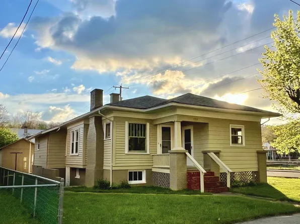 229 Mountain Ave, White Sulphur Springs, WV 24986