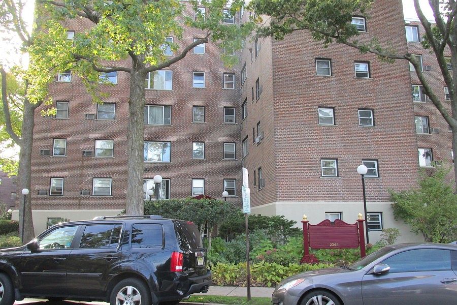 1st image of 2345 Linwood Ave APT 6C