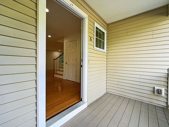2nd image of 6 Whitman Ln