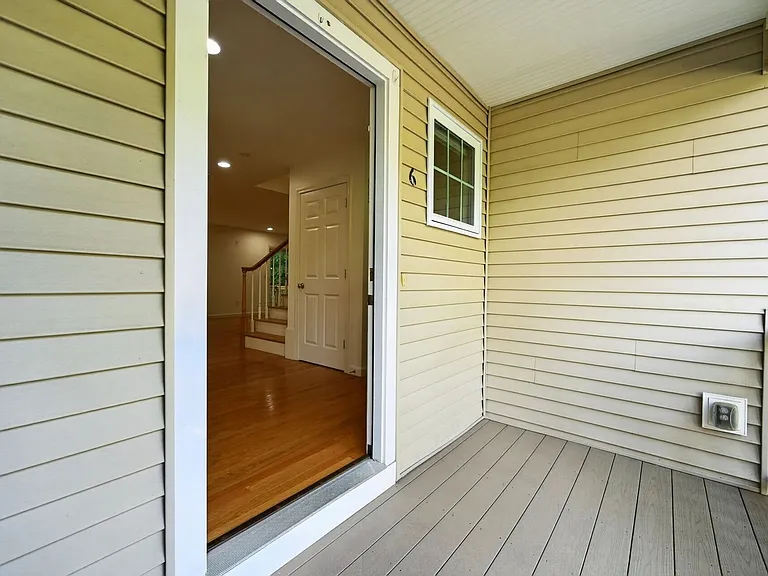 6 Whitman Ln — Photo 2
