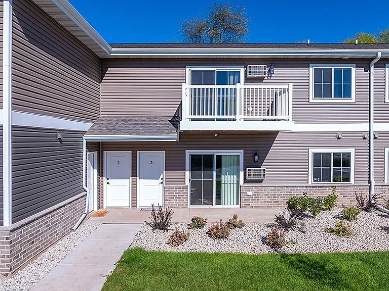 HILLCREST ESTATES — Photo 20