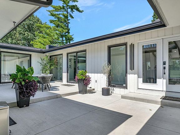 3rd image of 102 Greencroft Dr