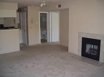5th image of 305 Lakepointe 302 Dr