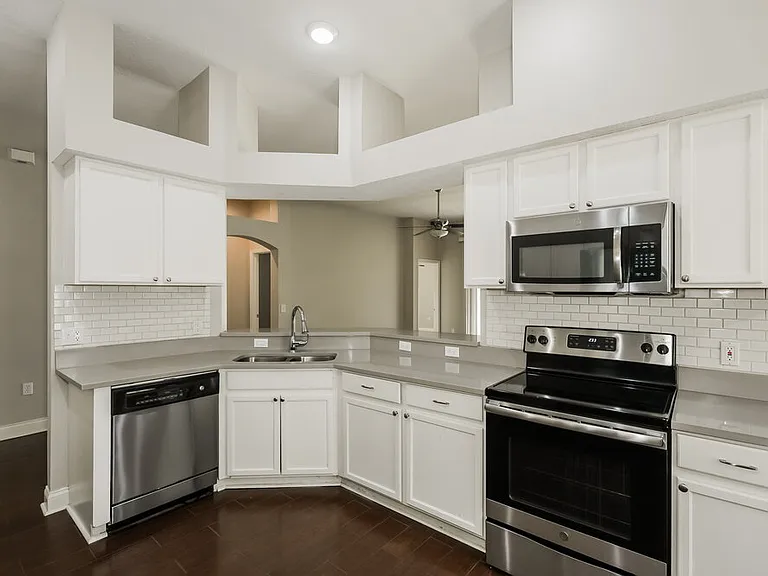 10124 Coldwater Loop — Photo 4