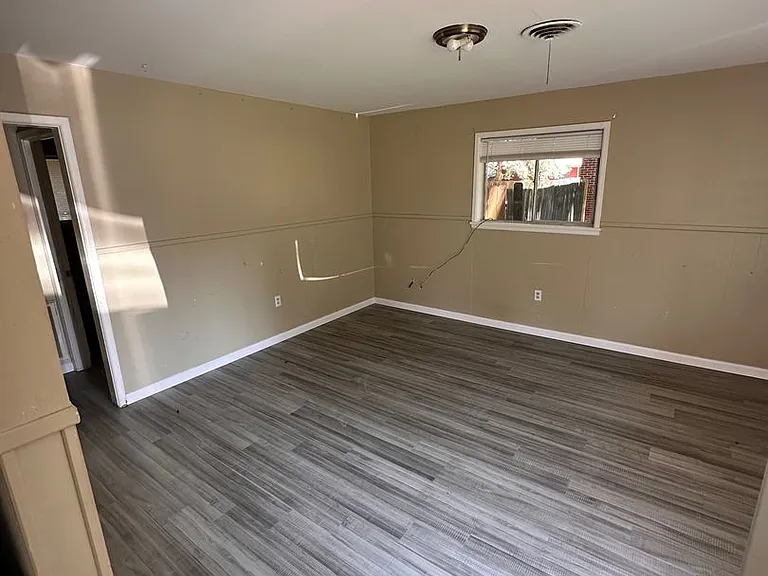 1120 S Detroit Ave — Photo 3