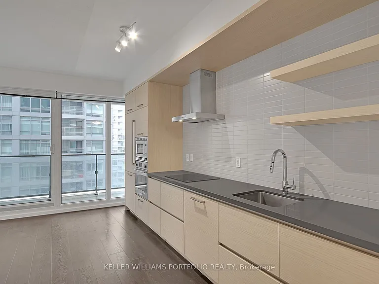 2221 Yonge St #1106 — Photo 7
