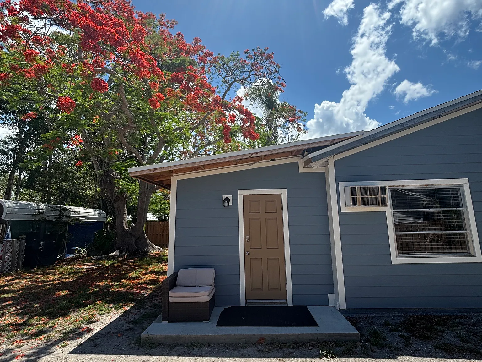 2107 Phillippi St — Photo 3