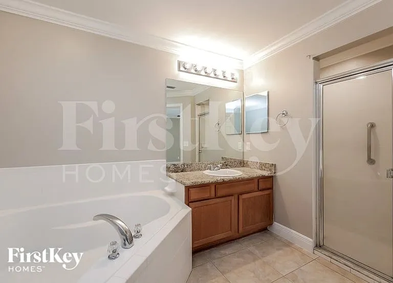 1839 NW 19th Pl — Photo 10