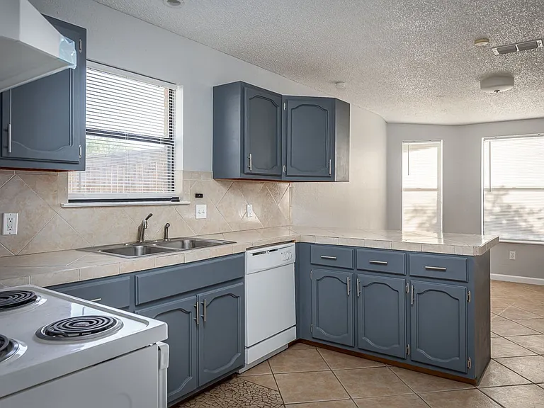 210 Warbonnet Trl — Photo 11
