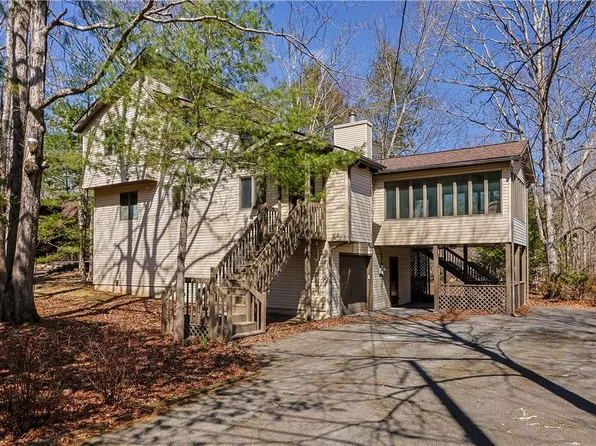 367 Saunders Dr, Bushkill, PA 18324