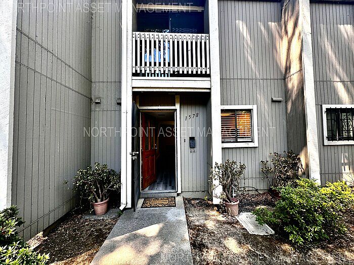 1st image of 1578 Newborough Dr
