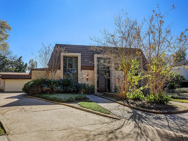 5203 Braesvalley Dr — Photo 1