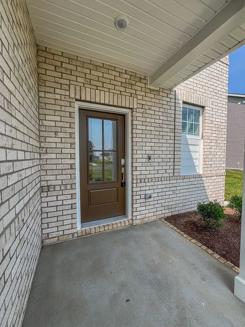 Gorgeous Home in Ross Farms with a Pool, Fitness Center and More! — Photo 3