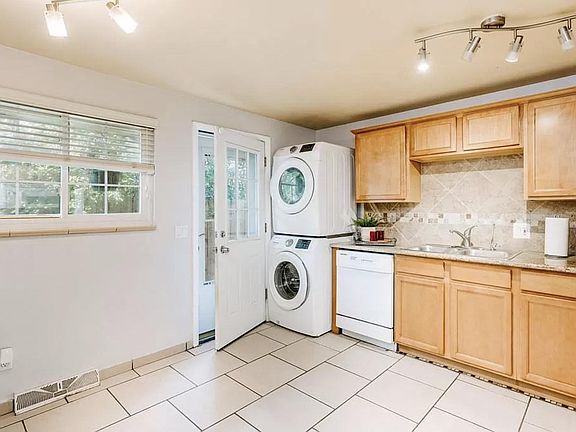 5th image of 907 Newton St