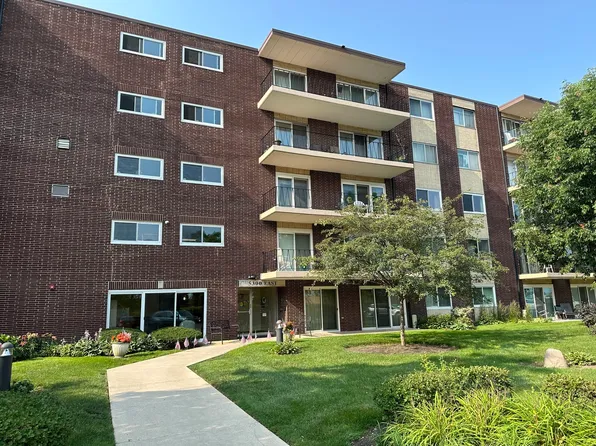 5300 Walnut Ave APT 22B, Downers Grove, IL 60515