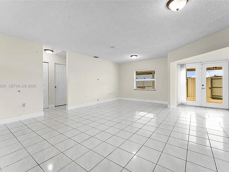 12622 SW 211th Ter — Photo 3