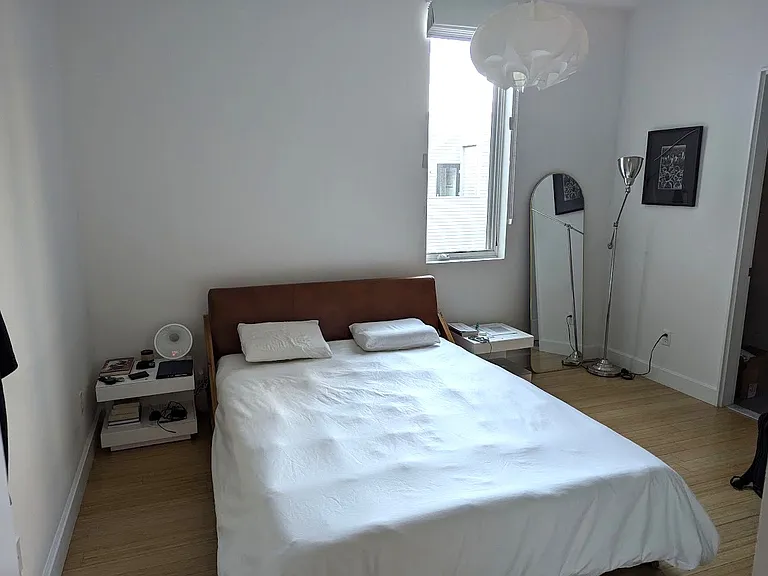 321 W 2nd St #10 — Photo 17
