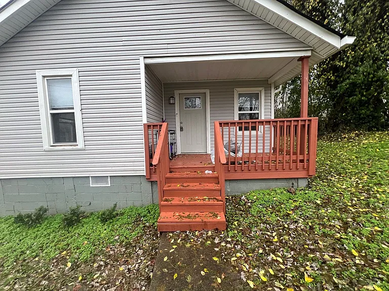 1206 Dodd St — Photo 2