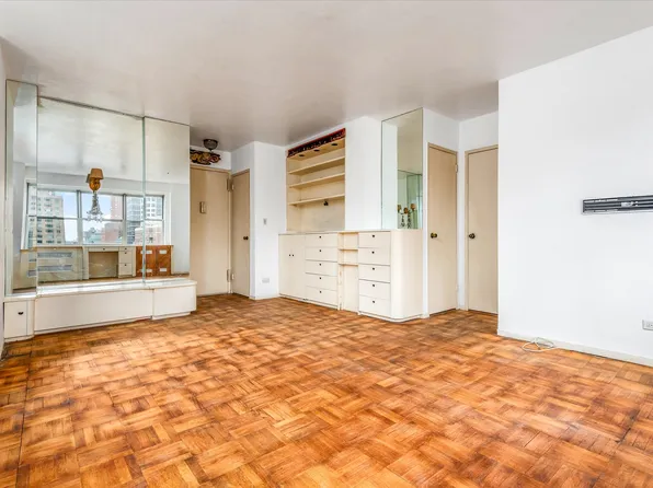 300 East 71st Street image 8 of 13