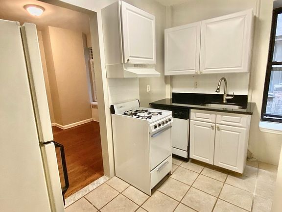 5th image of 318 E 78th St APT 16