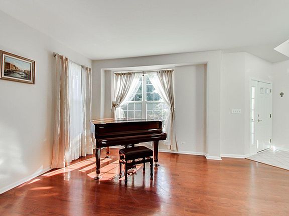 5th image of 1120 Amelia Ct