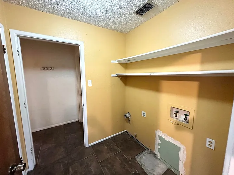 4605 Crenshaw Dr — Photo 13