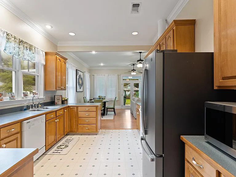 21414 Mary St — Photo 11