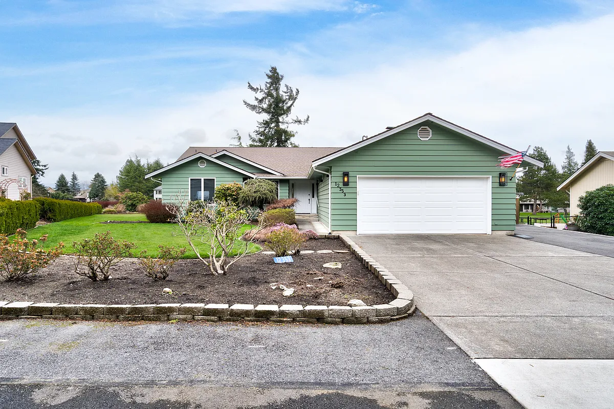 Building Photo - 12353 Rainier Dr