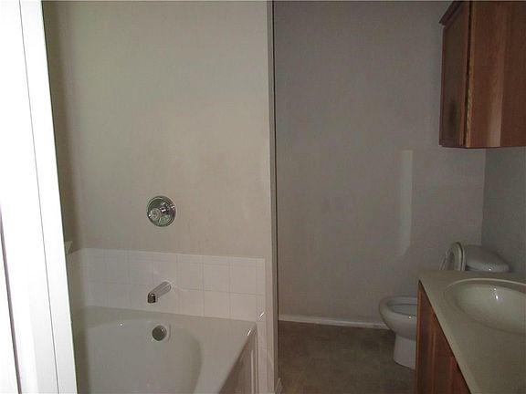 4th image of 2853 Gospel Dr