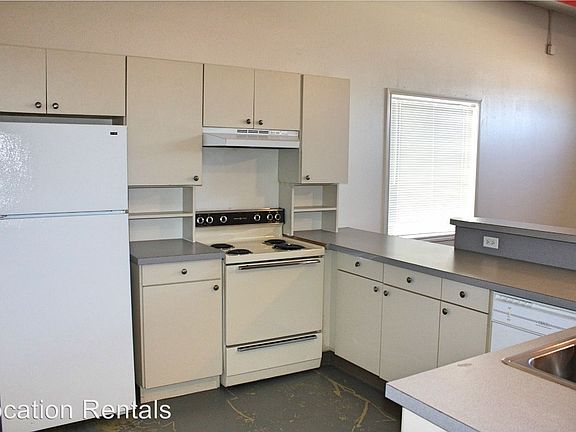 4th image of 1619 University Ave APT 1