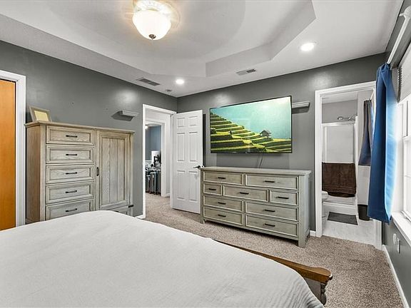 4th image of 102 Shady Ln