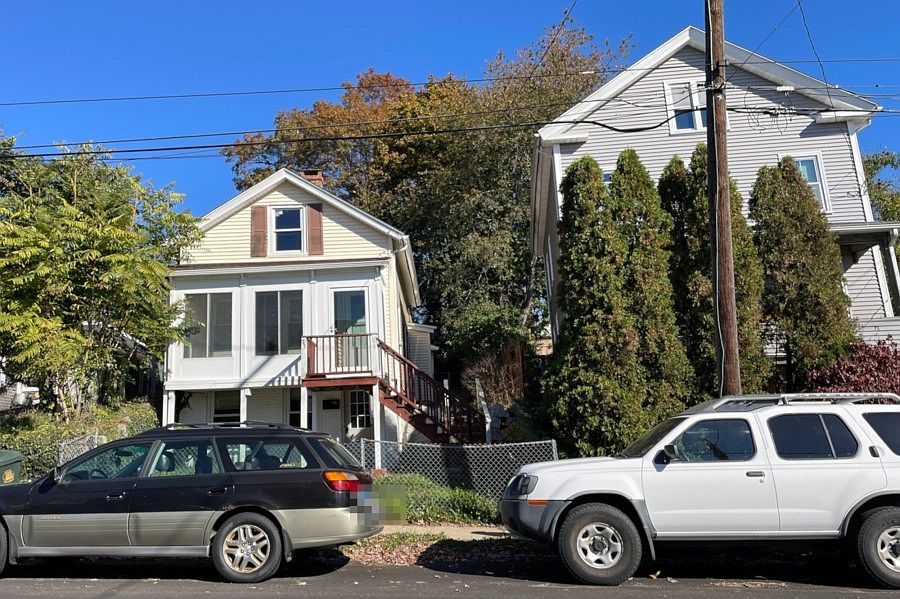 2nd image of 73 Blackhall St